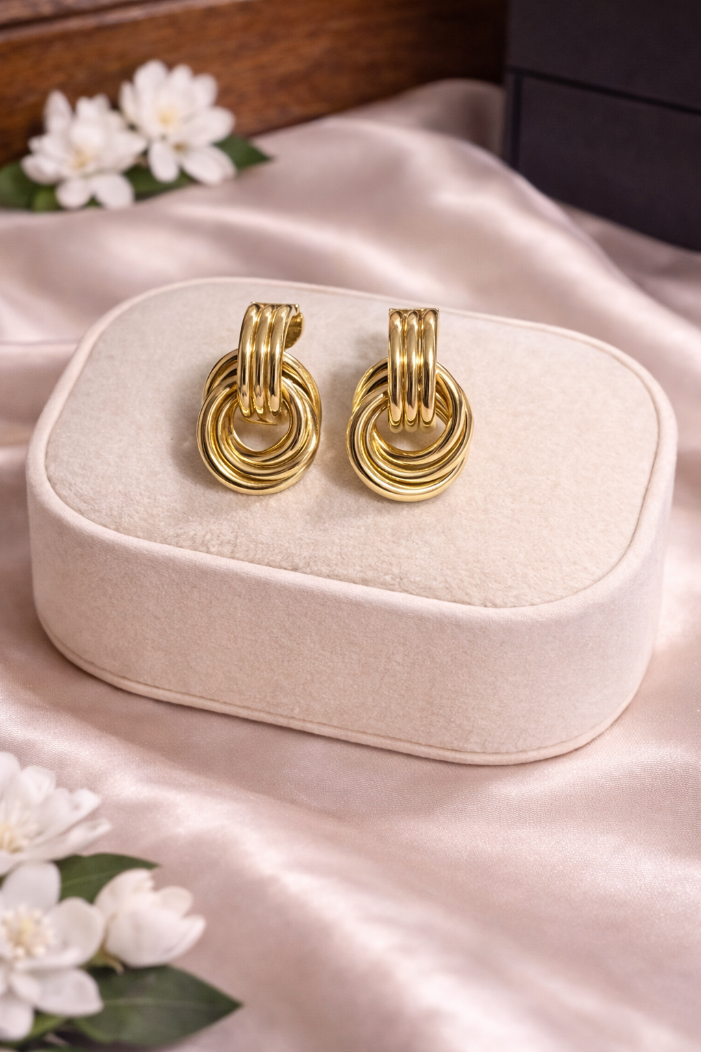 Gold Interlocking Ring Drop Earrings