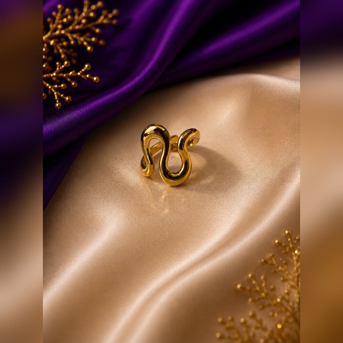 Gold polished wavy open ring with S-curve band